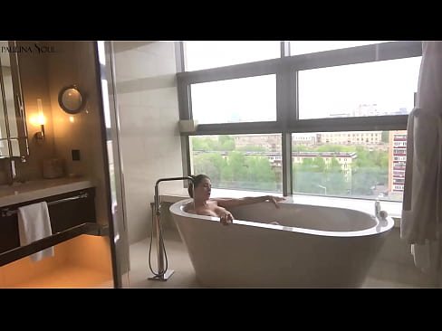 ❤️ Enorm babe som passionerat runkar av sin fitta i badrummet ❤️❌ Porno at us ﹏