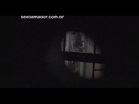 ❤️ Blondie blir hemligt videofilmad av en voyeur från grannskapet gömd bakom ihåliga tegelstenar ❤️❌ Porno at us ﹏