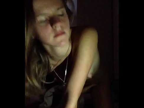 ❤️ En tjej onanerar och kommer ❤️❌ Porno at us ﹏